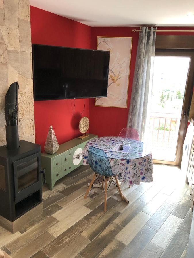 Apartamentos Deluxe Con Jacuzzi O Chimenea Love For Two Collado Mediano Exterior foto